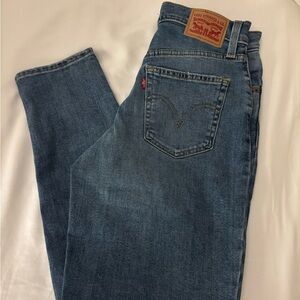 Levi’s high waisted mom jeans